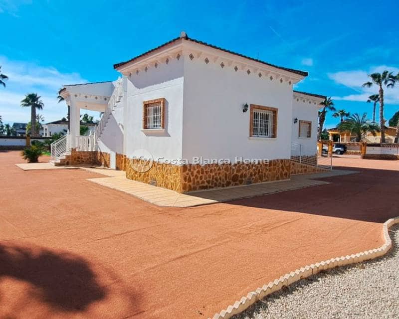 3 sovrum Finca/Hus på landet till salu i Catral med pool - 430 000 € (Ref: 9668255)