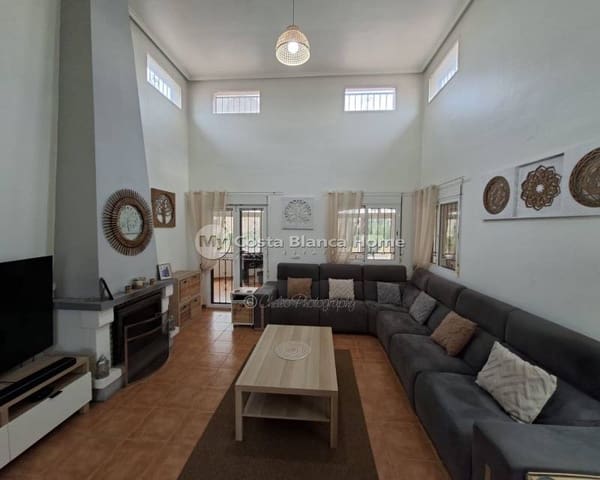 5 bedroom Villa for sale in Catral with pool - € 449,995 (Ref: 9699859)