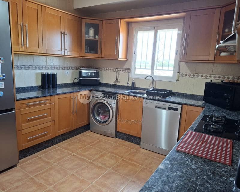 5 soveværelse Villa til salg i Catral med swimmingpool - € 449.995 (Ref: 9699859)