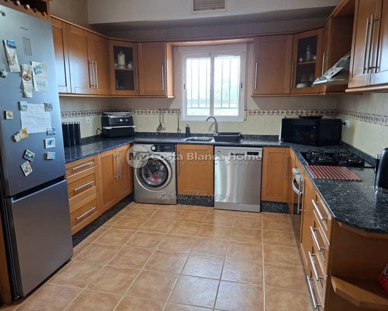 5 soveværelse Villa til salg i Catral med swimmingpool - € 449.995 (Ref: 9699859)