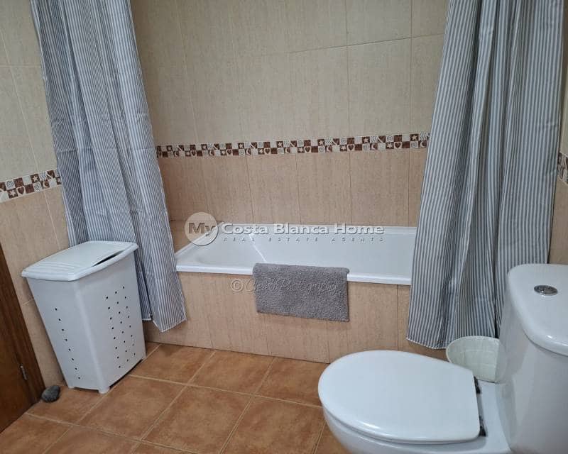 5 soveværelse Villa til salg i Catral med swimmingpool - € 449.995 (Ref: 9699859)