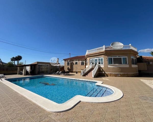 5 bedroom Villa for sale in Catral with pool - € 449,995 (Ref: 9699859)
