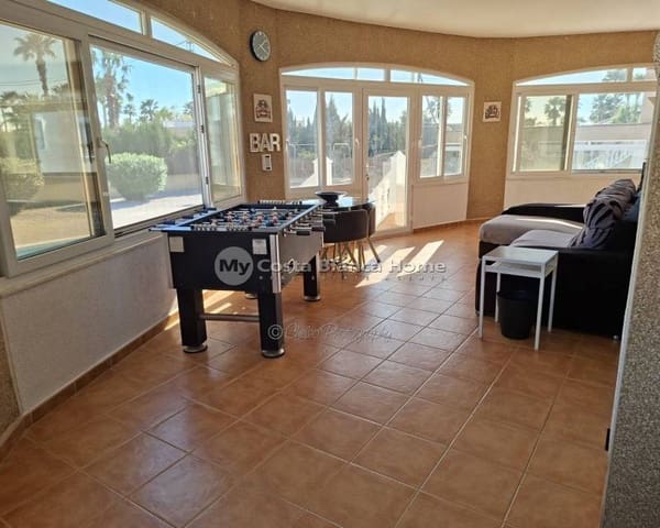 5 bedroom Villa for sale in Catral with pool - € 449,995 (Ref: 9699859)