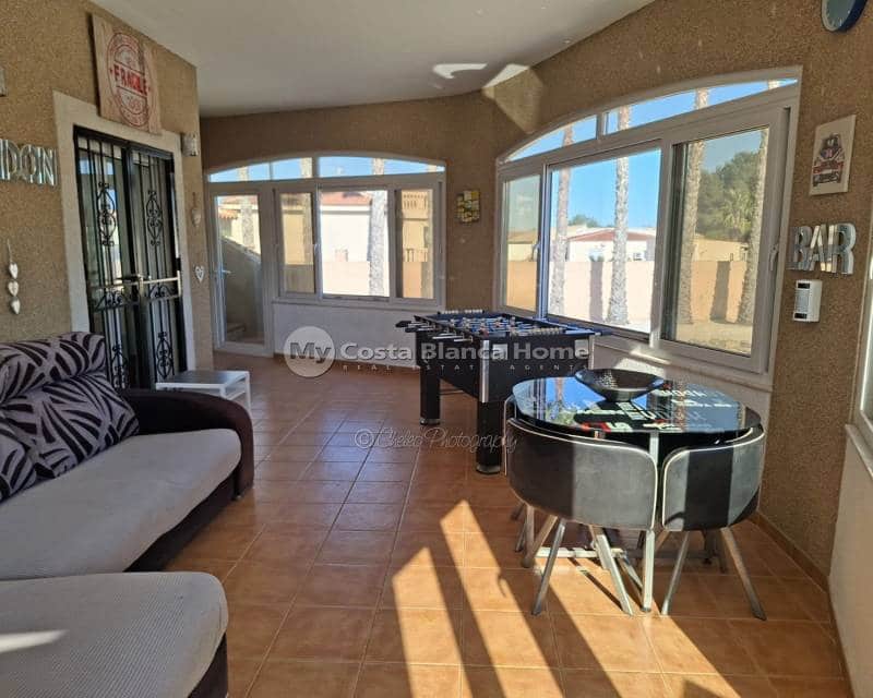 5 soveværelse Villa til salg i Catral med swimmingpool - € 449.995 (Ref: 9699859)