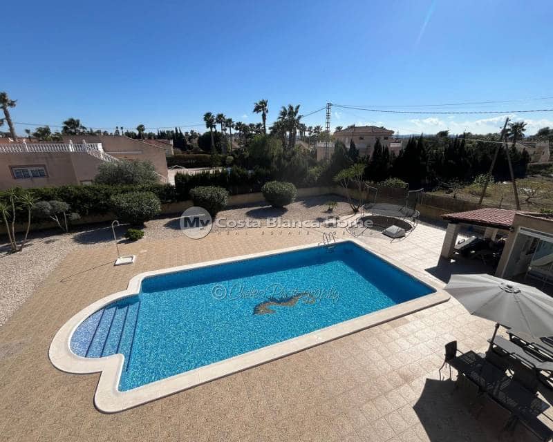 5 soveværelse Villa til salg i Catral med swimmingpool - € 449.995 (Ref: 9699859)