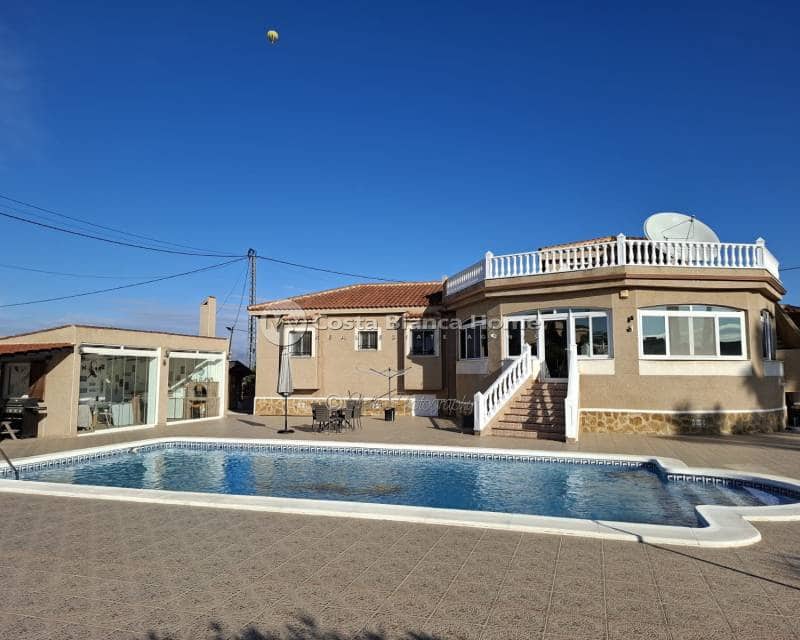 5 soveværelse Villa til salg i Catral med swimmingpool - € 449.995 (Ref: 9699859)