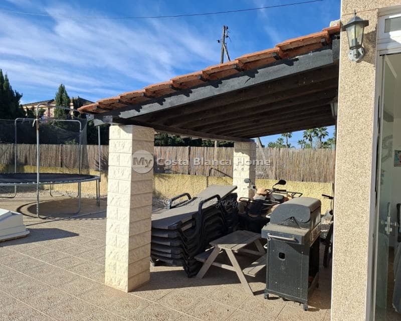 5 soveværelse Villa til salg i Catral med swimmingpool - € 449.995 (Ref: 9699859)