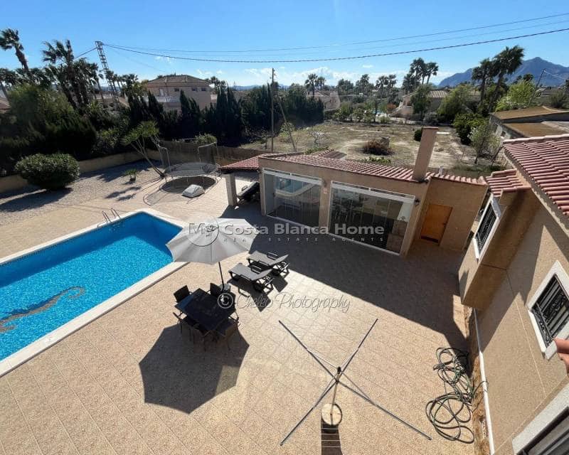 5 soveværelse Villa til salg i Catral med swimmingpool - € 449.995 (Ref: 9699859)