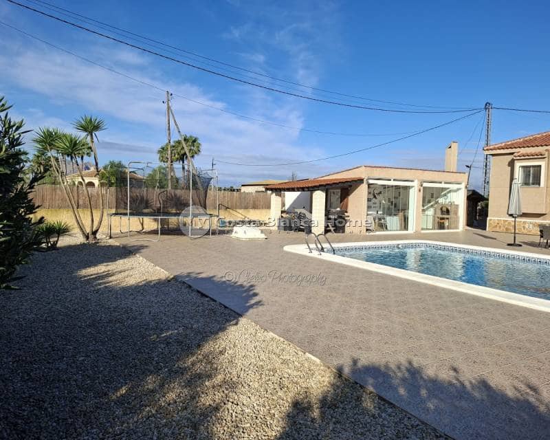 5 soveværelse Villa til salg i Catral med swimmingpool - € 449.995 (Ref: 9699859)