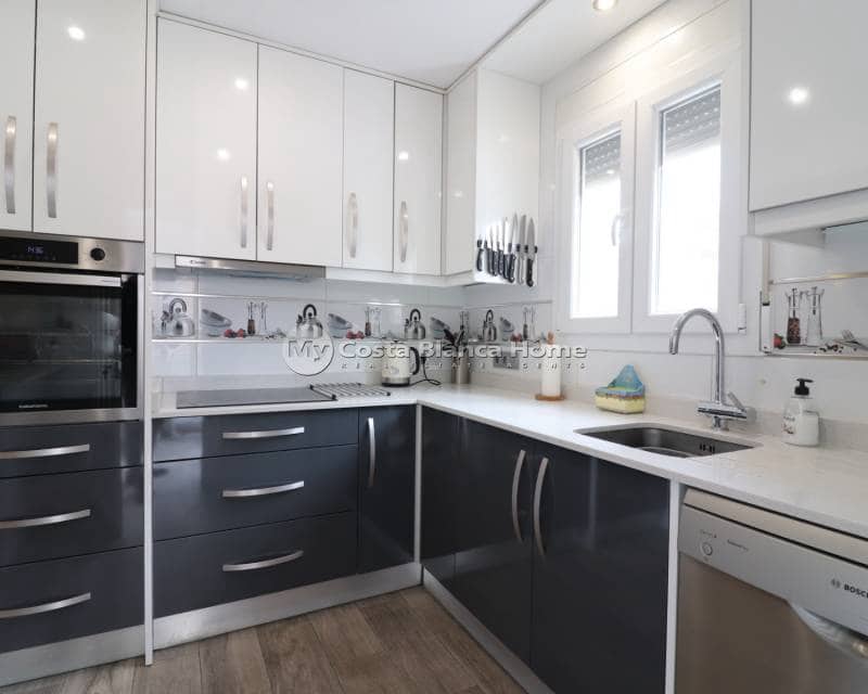 3 bedroom Semi-detached Villa for sale in Algorfa with pool - € 179,950 (Ref: 9739284)