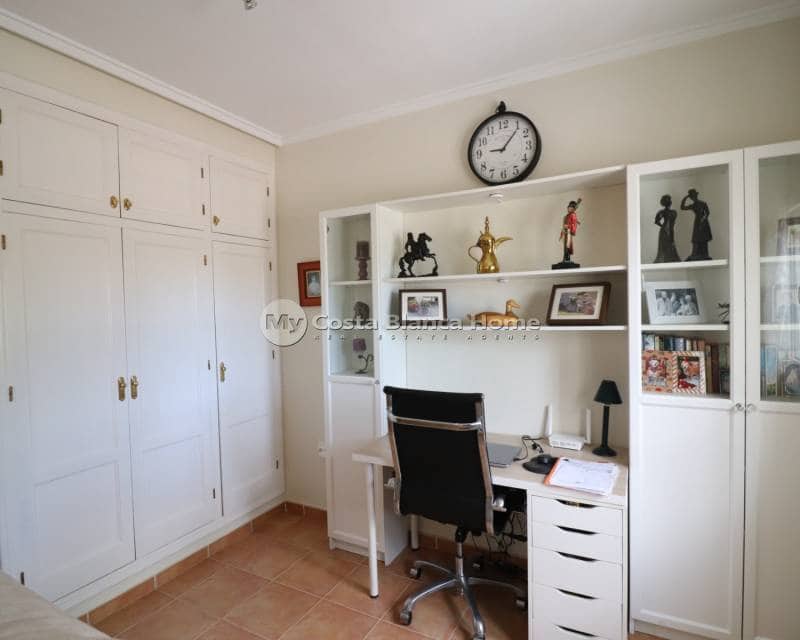 3 bedroom Semi-detached Villa for sale in Algorfa with pool - € 179,950 (Ref: 9739284)