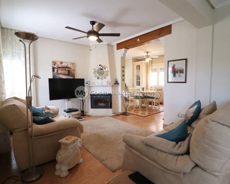 3 bedroom Semi-detached Villa for sale in Algorfa with pool - € 179,950 (Ref: 9739284)