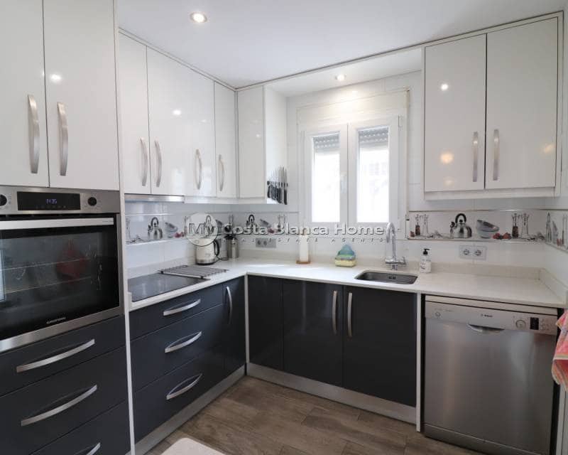 3 bedroom Semi-detached Villa for sale in Algorfa with pool - € 179,950 (Ref: 9739284)