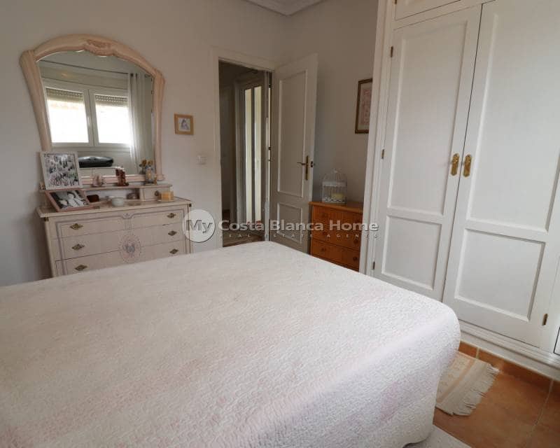 3 bedroom Semi-detached Villa for sale in Algorfa with pool - € 179,950 (Ref: 9739284)