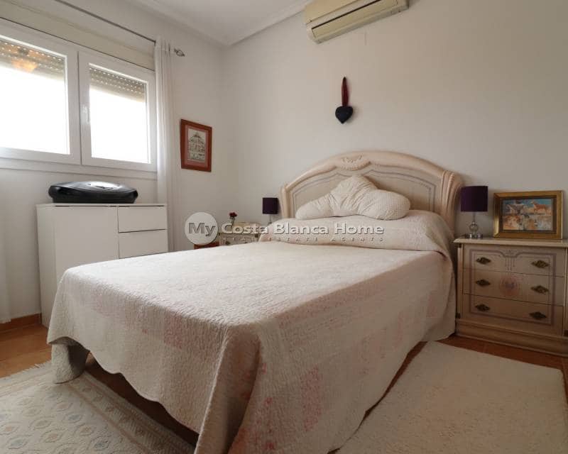 3 bedroom Semi-detached Villa for sale in Algorfa with pool - € 179,950 (Ref: 9739284)