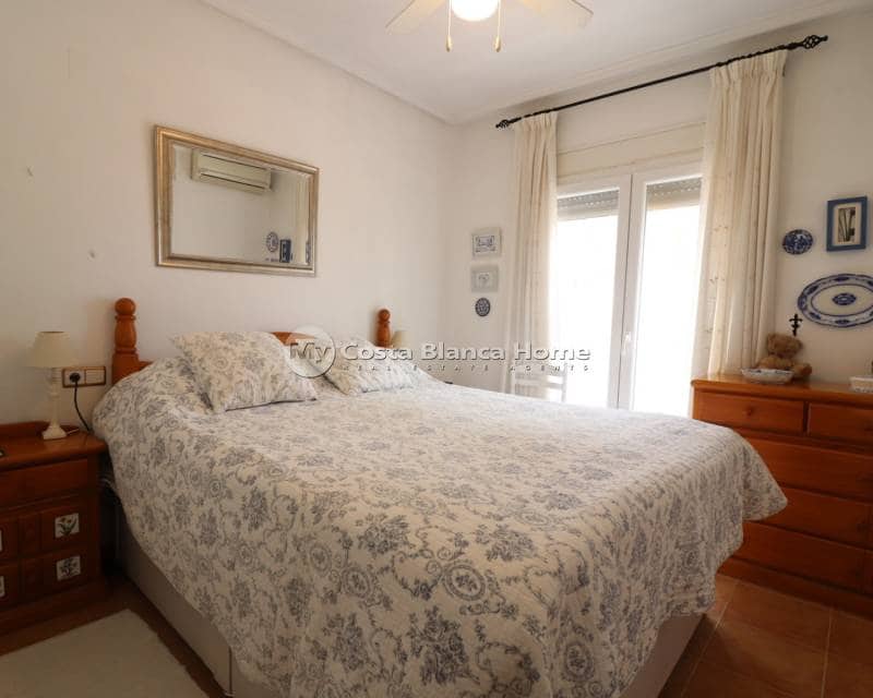 3 bedroom Semi-detached Villa for sale in Algorfa with pool - € 179,950 (Ref: 9739284)