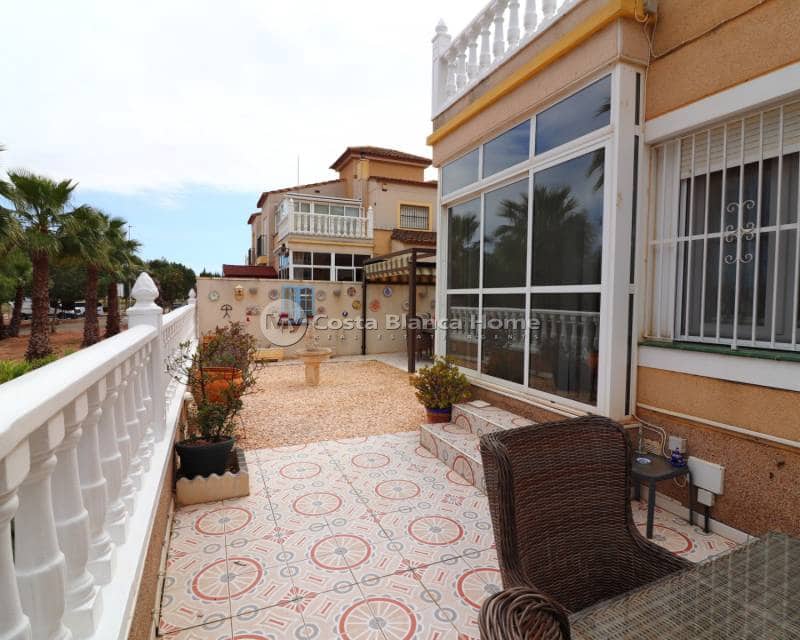 3 bedroom Semi-detached Villa for sale in Algorfa with pool - € 179,950 (Ref: 9739284)