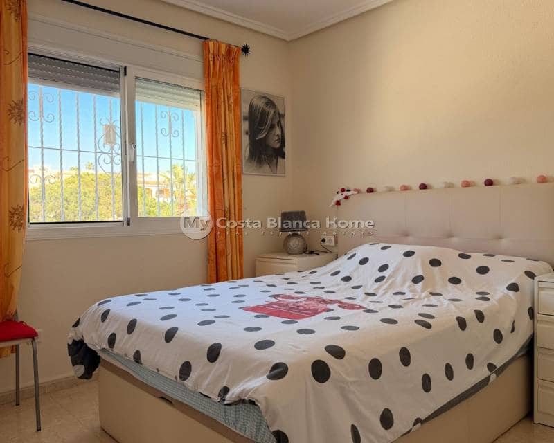 2 soverom Kjedet enebolig til salgs i Ciudad Quesada med svømmebasseng - € 229 900 (Ref: 9756750)