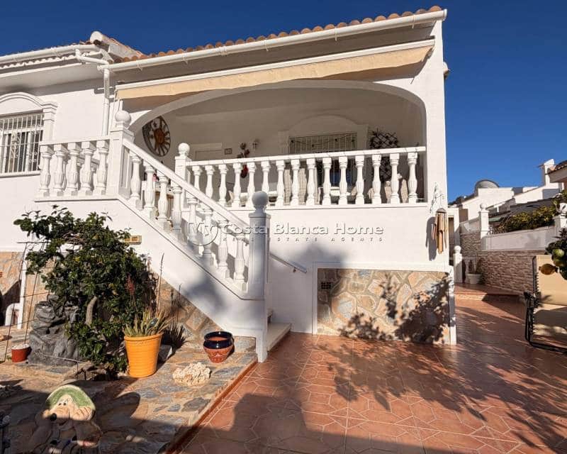 2 soverom Kjedet enebolig til salgs i Ciudad Quesada med svømmebasseng - € 229 900 (Ref: 9756750)