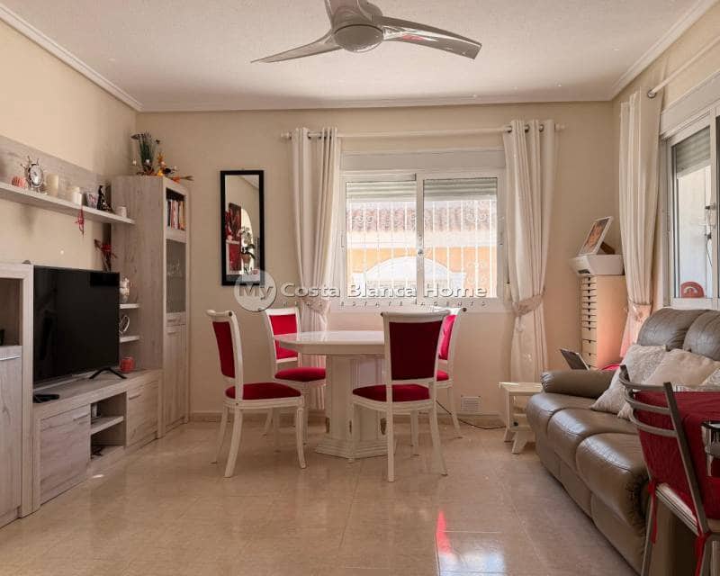 2 soverom Kjedet enebolig til salgs i Ciudad Quesada med svømmebasseng - € 229 900 (Ref: 9756750)