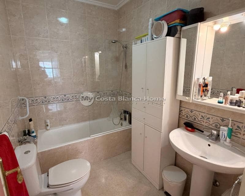 2 soverom Kjedet enebolig til salgs i Ciudad Quesada med svømmebasseng - € 229 900 (Ref: 9756750)