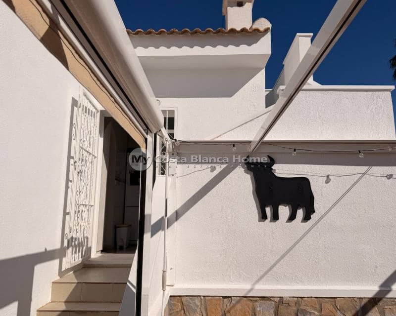 2 soverom Kjedet enebolig til salgs i Ciudad Quesada med svømmebasseng - € 229 900 (Ref: 9756750)