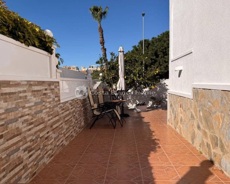 2 soverom Kjedet enebolig til salgs i Ciudad Quesada med svømmebasseng - € 229 900 (Ref: 9756750)