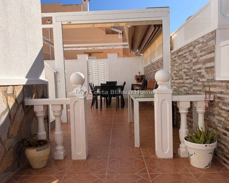 2 soverom Kjedet enebolig til salgs i Ciudad Quesada med svømmebasseng - € 229 900 (Ref: 9756750)