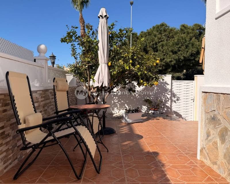 2 soverom Kjedet enebolig til salgs i Ciudad Quesada med svømmebasseng - € 229 900 (Ref: 9756750)