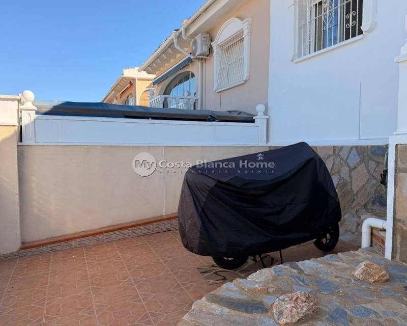 2 soverom Kjedet enebolig til salgs i Ciudad Quesada med svømmebasseng - € 229 900 (Ref: 9756750)