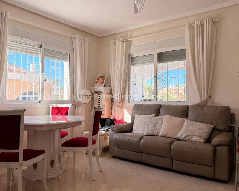 2 soverom Kjedet enebolig til salgs i Ciudad Quesada med svømmebasseng - € 229 900 (Ref: 9756750)