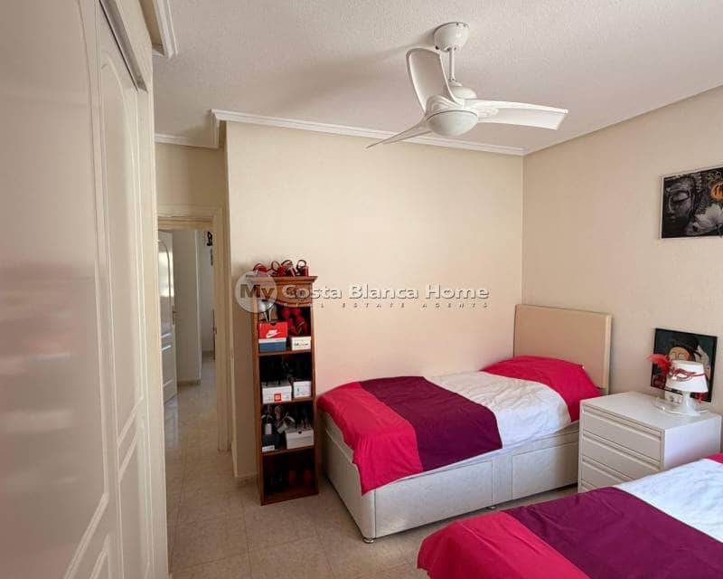 2 soverom Kjedet enebolig til salgs i Ciudad Quesada med svømmebasseng - € 229 900 (Ref: 9756750)