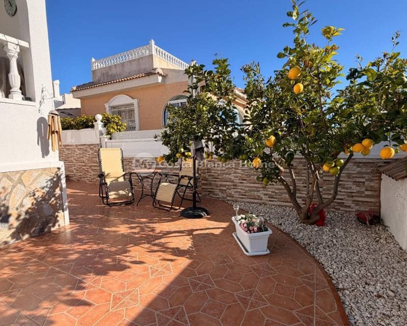 2 soverom Kjedet enebolig til salgs i Ciudad Quesada med svømmebasseng - € 229 900 (Ref: 9756750)