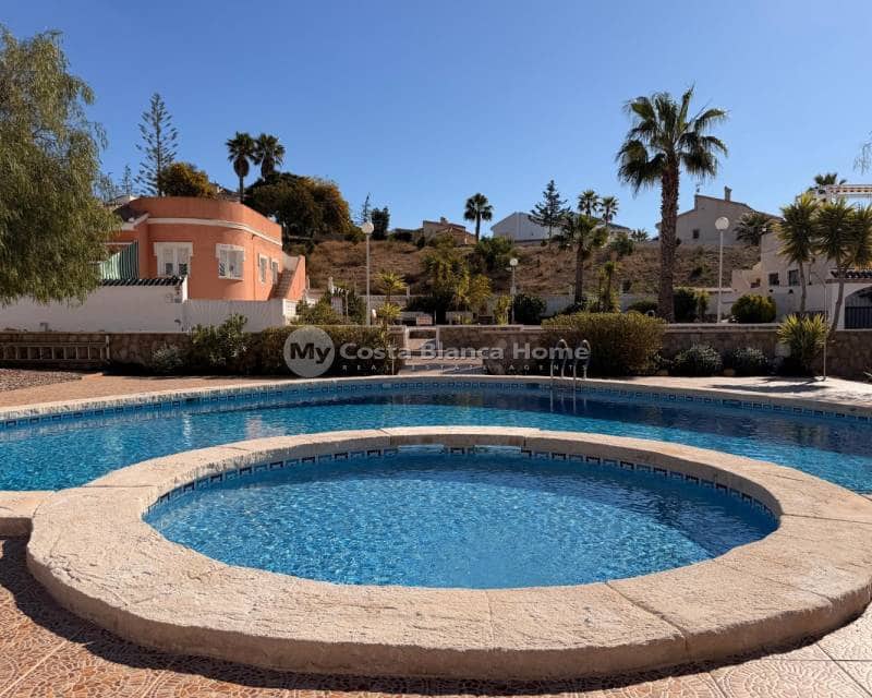 2 soverom Kjedet enebolig til salgs i Ciudad Quesada med svømmebasseng - € 229 900 (Ref: 9756750)