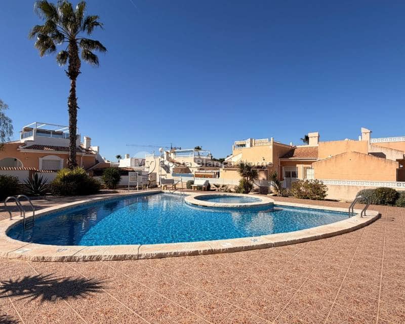 2 soverom Kjedet enebolig til salgs i Ciudad Quesada med svømmebasseng - € 229 900 (Ref: 9756750)