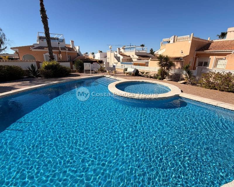 2 soverom Kjedet enebolig til salgs i Ciudad Quesada med svømmebasseng - € 229 900 (Ref: 9756750)