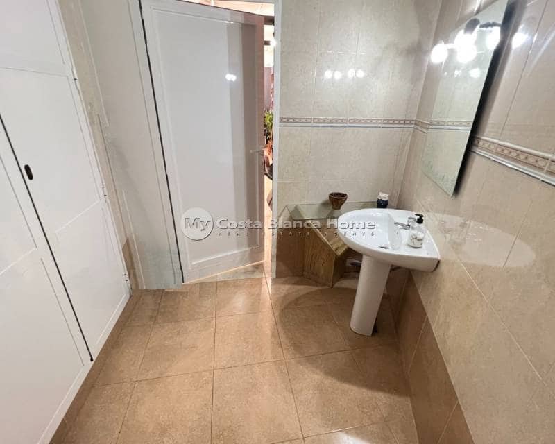 Commercial for sale in Guardamar del Segura with pool - € 99,000 (Ref: 9756752)