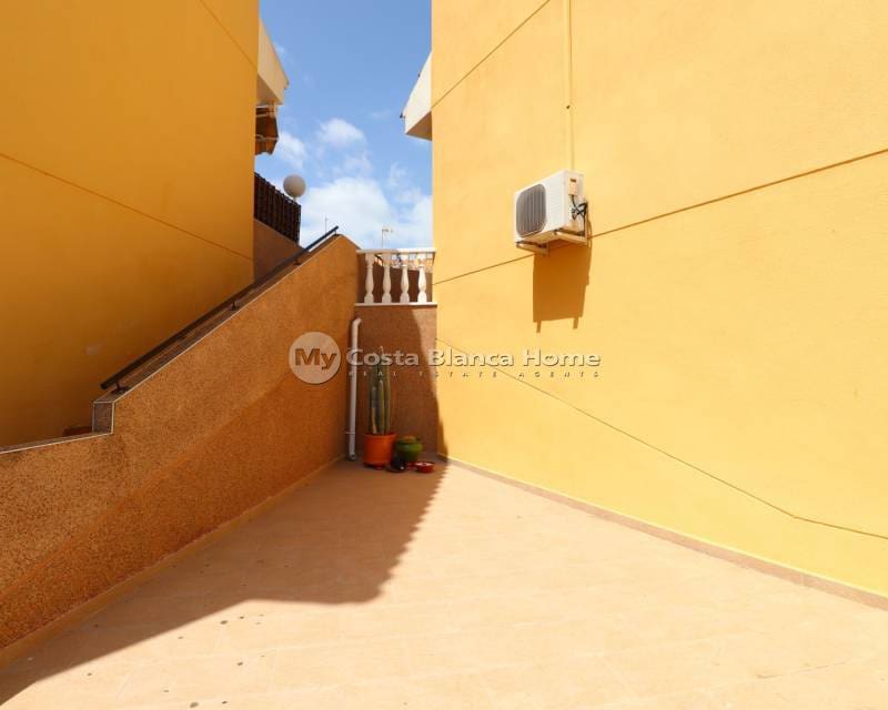 Casa de 2 habitaciones en Algorfa en venta con piscina - 174.950 € (Ref: 9820889)