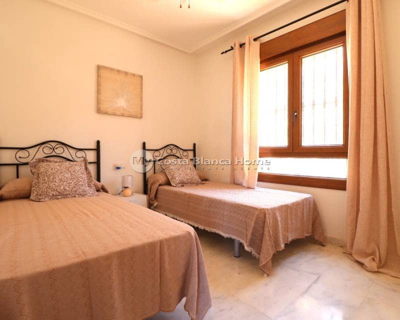 2 bedroom Bungalow for sale in Algorfa with pool - € 229,850 (Ref: 9820890)