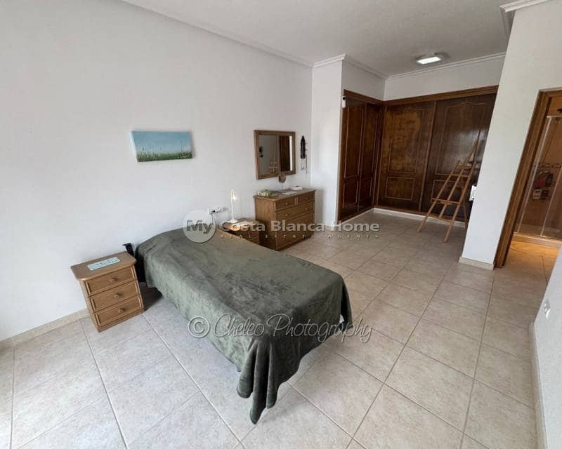 3 slaapkamer Villa te koop in Catral met zwembad garage - € 395.000 (Ref: 9832049)