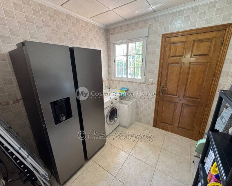 3 slaapkamer Villa te koop in Catral met zwembad garage - € 395.000 (Ref: 9832049)