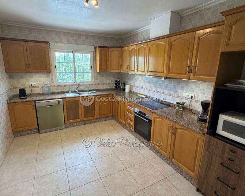 3 slaapkamer Villa te koop in Catral met zwembad garage - € 395.000 (Ref: 9832049)