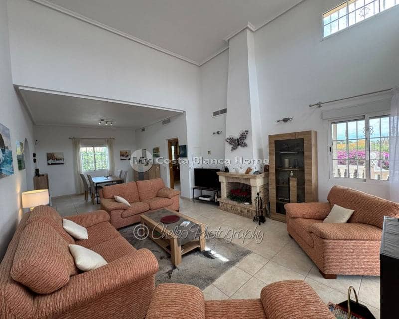 3 slaapkamer Villa te koop in Catral met zwembad garage - € 395.000 (Ref: 9832049)