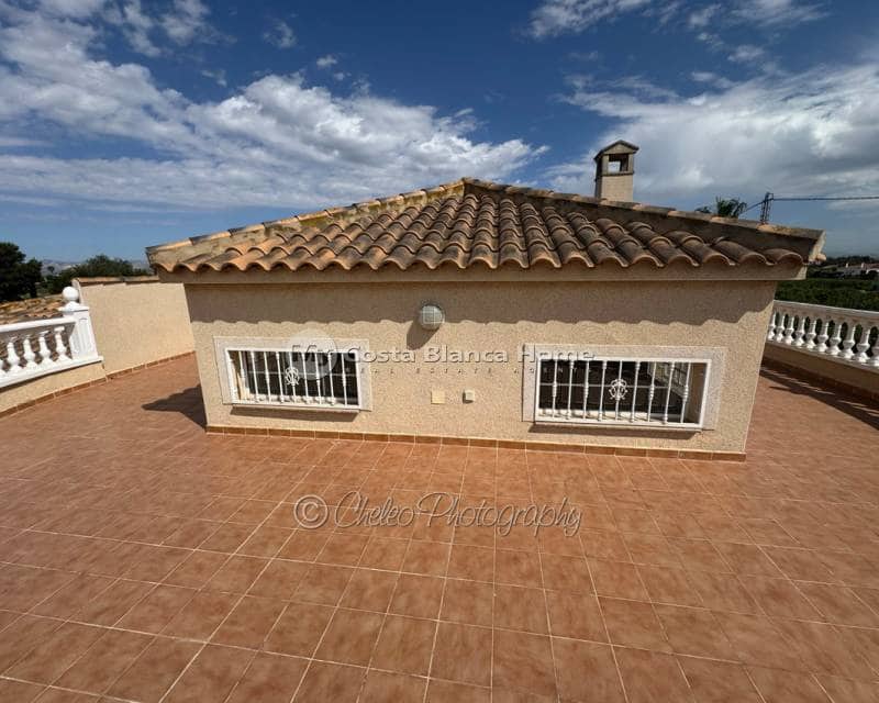 3 slaapkamer Villa te koop in Catral met zwembad garage - € 395.000 (Ref: 9832049)