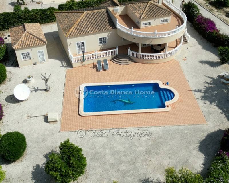 3 slaapkamer Villa te koop in Catral met zwembad garage - € 395.000 (Ref: 9832049)