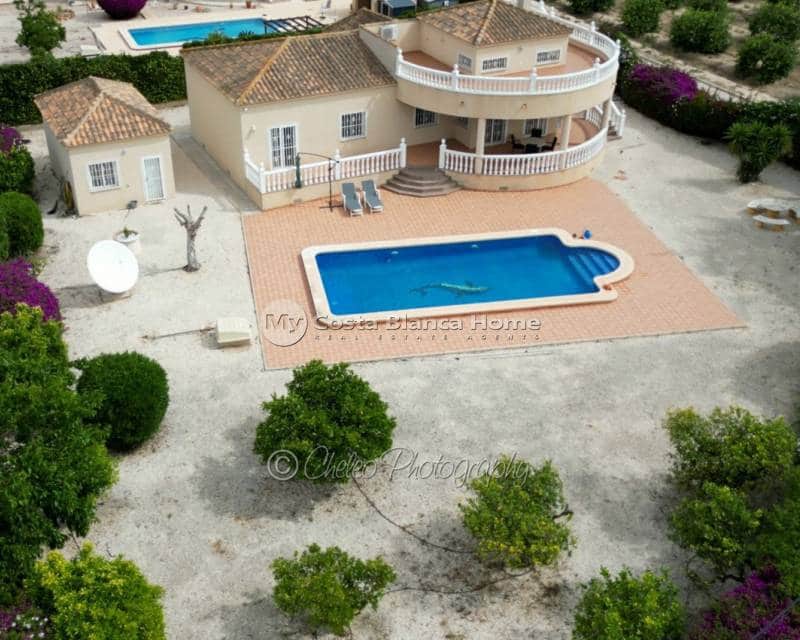 3 slaapkamer Villa te koop in Catral met zwembad garage - € 395.000 (Ref: 9832049)