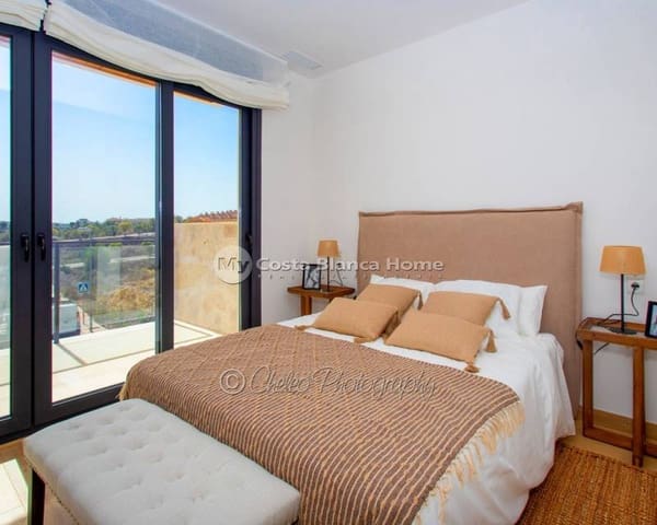 3 soverom Villa til salgs i Monforte del Cid med svømmebasseng - € 365 000 (Ref: 9858289)