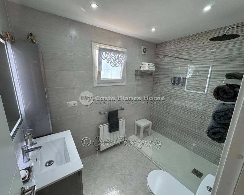 3 bedroom Villa for sale in Catral with pool - € 425,000 (Ref: 9911991)
