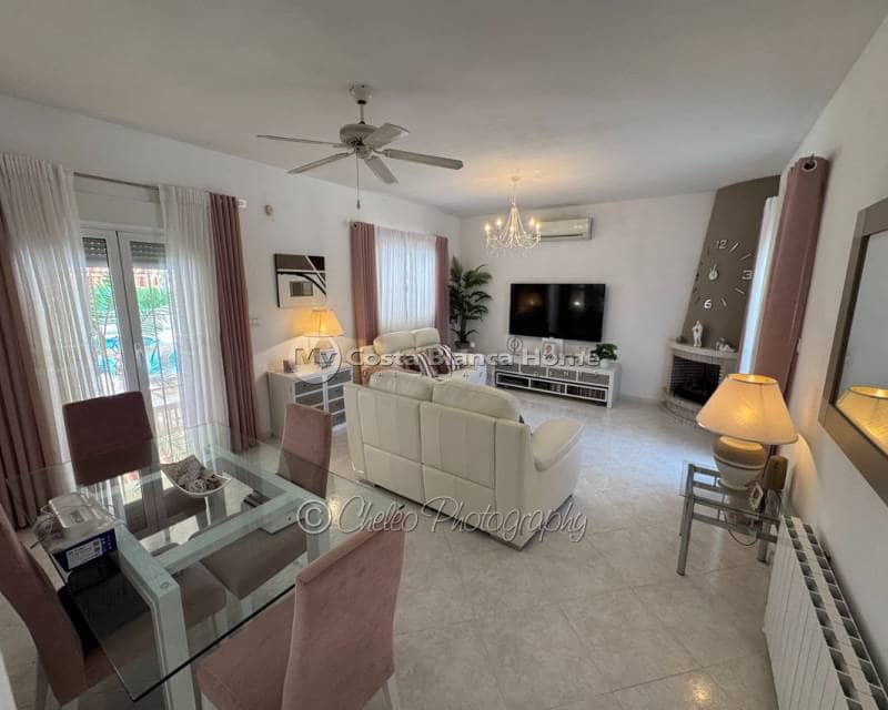 3 bedroom Villa for sale in Catral with pool - € 425,000 (Ref: 9911991)