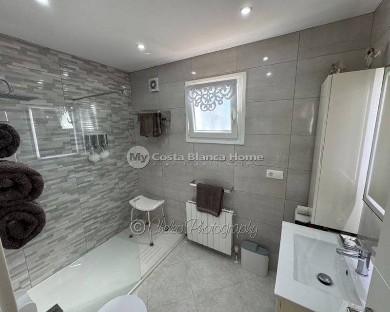 3 bedroom Villa for sale in Catral with pool - € 425,000 (Ref: 9911991)
